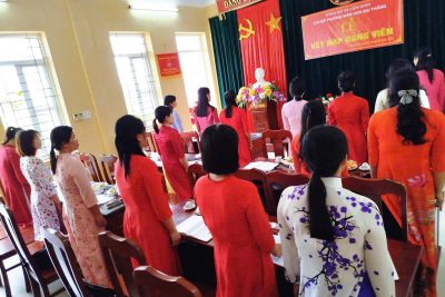 LỄ KẾT NẠP ĐẢNG VIÊN MỚI TẠI CHI BỘ TRƯỜNG MẦM NON ĐẠI THẮNG